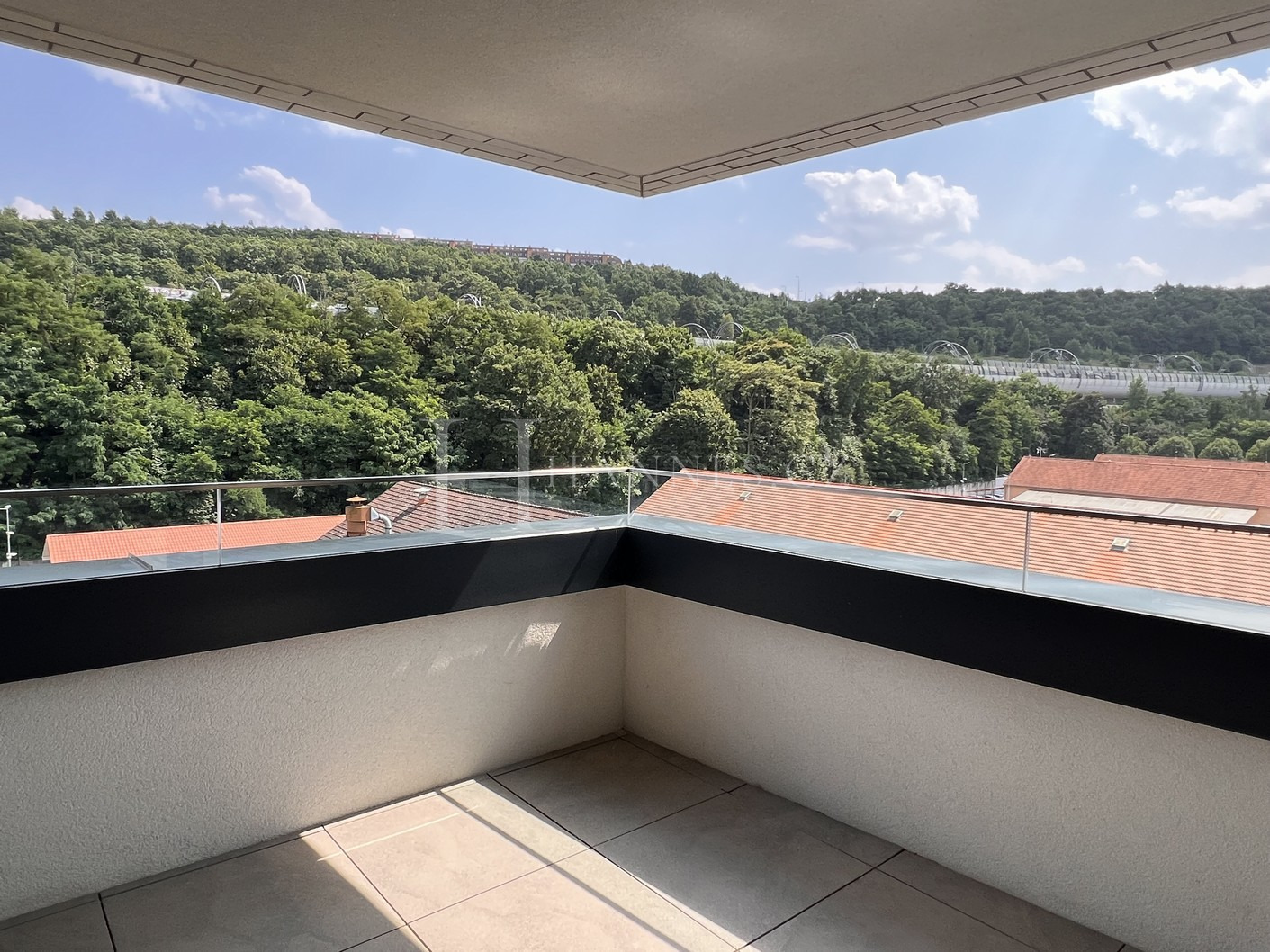 Krásný, nový (2023) by 2+kk-65,4m²/lodžie/gar. parkování/sklep, Rezidence U Sluncové, metro B - 450m