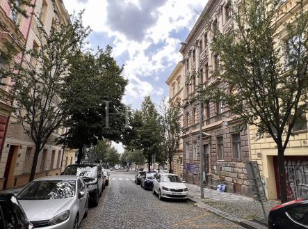 Prodej - nájemní dům, 1 015 m²