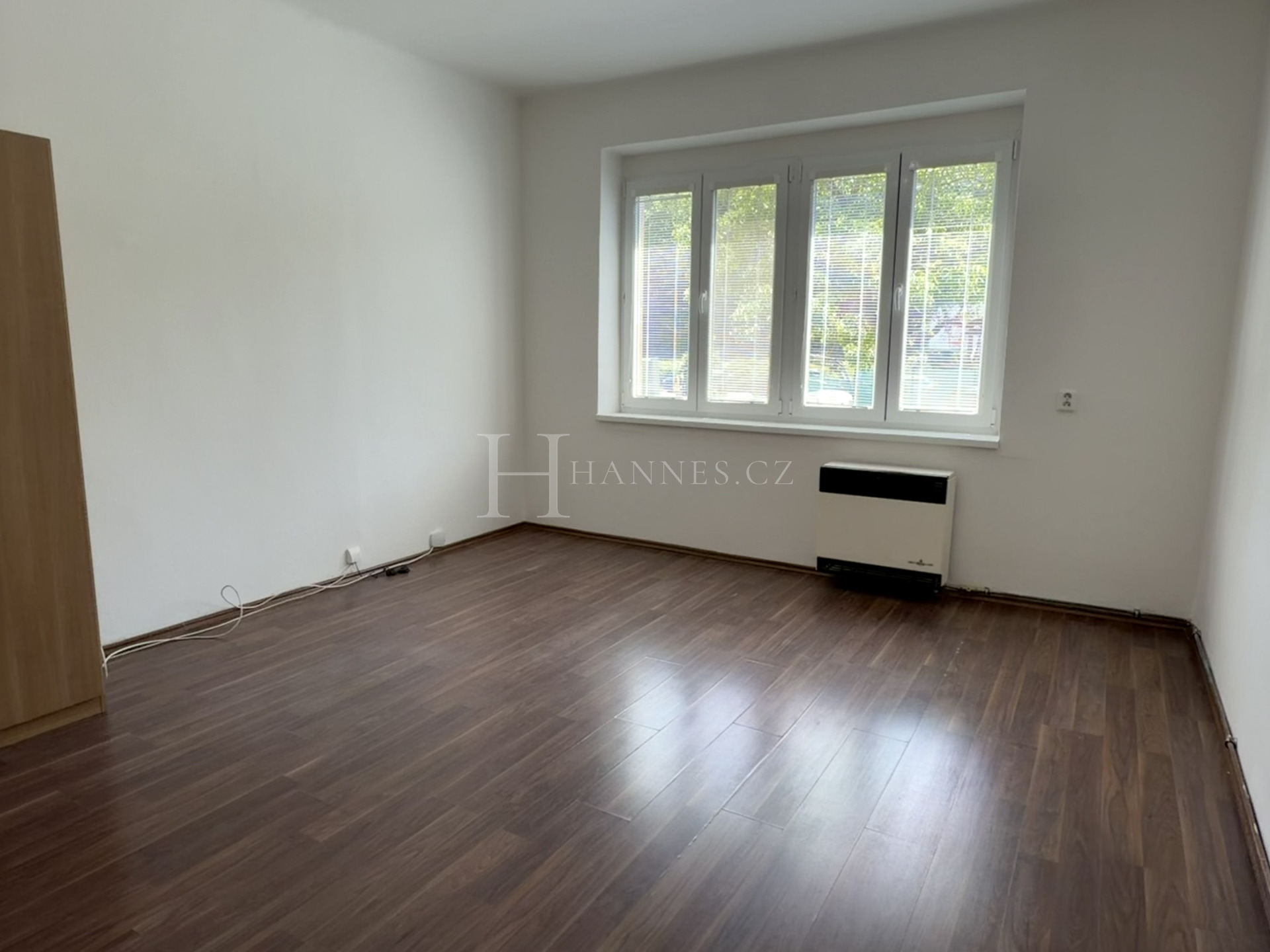 Útulný, slunný byt 1+kk - 31m² - v ulici Africká, metro A  - Nádr. Veleslavín jen 1 minutu chůze.