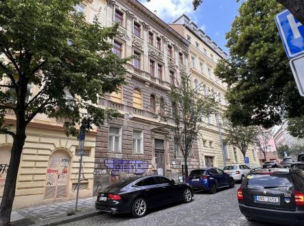 Prodej - nájemní dům, 1 015 m²
