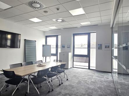 . | Pronájem - kanceláře, 1 300 m²