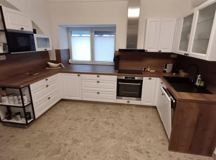 . | Pronájem bytu, 3+kk, 105 m²