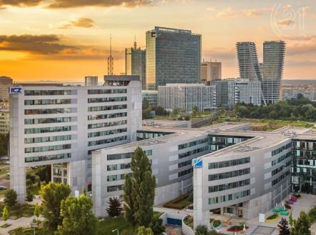 přístřešek s výhled na město | Pronájem - kanceláře, 1 451 m²
