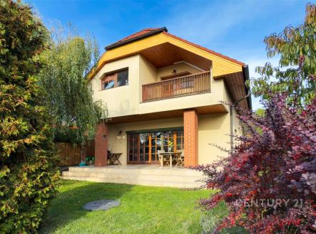 Pohled na dům ze zahrady | Prodej - dům/vila, 170 m²