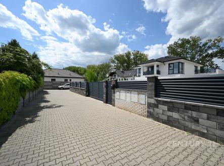 . | Prodej - dům/vila, 243 m²