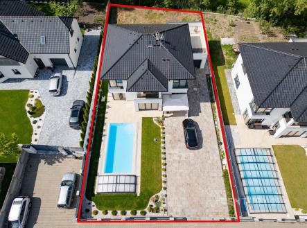 . | Prodej - dům/vila, 243 m²