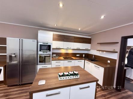 . | Pronájem bytu, 3+kk, 71 m²