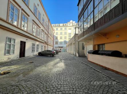 Dvůr | Pronájem bytu, 2+kk, 70 m²