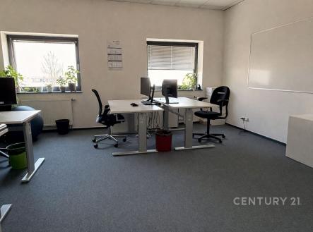 . | Pronájem - kanceláře, 700 m²