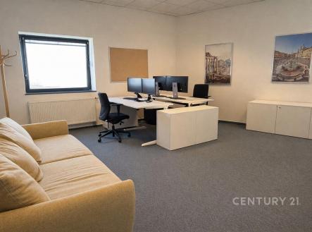 . | Pronájem - kanceláře, 700 m²
