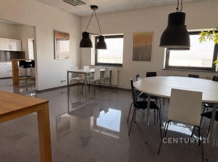 . | Pronájem - kanceláře, 700 m²