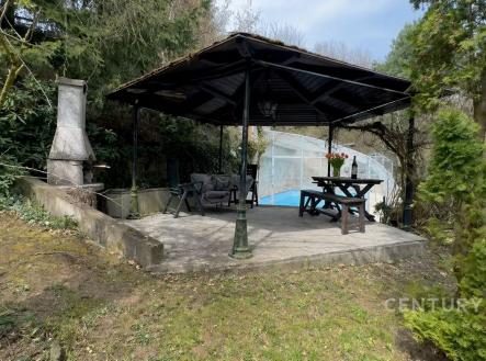 altán mezi domem a bazénem | Prodej - dům/vila, 158 m²