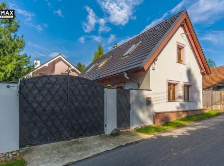 uliční pohled na residenci | Prodej - dům/vila, 388 m²