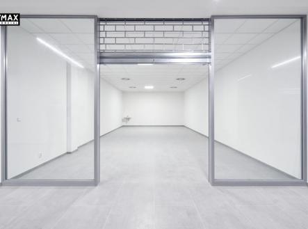 Pronájem - obchodní prostor, 180 m²