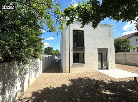 současný stav - pohled na dům | Prodej - dům/vila, 110 m²