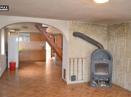pohled z obývacího pokoje na kuchyňský kout | Prodej - dům/vila, 81 m²