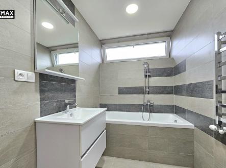 koupelna s vanou | Pronájem bytu, 2+kk, 57 m²