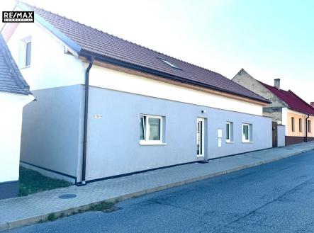 pohled na dům | Prodej - dům/vila, 130 m²