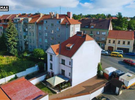 vila | Prodej - dům/vila, 242 m²