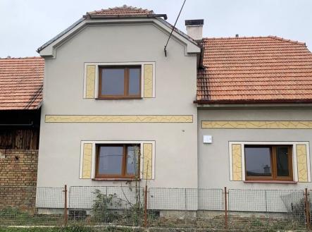 čelní pohled na dům | Prodej - dům/vila, 120 m²