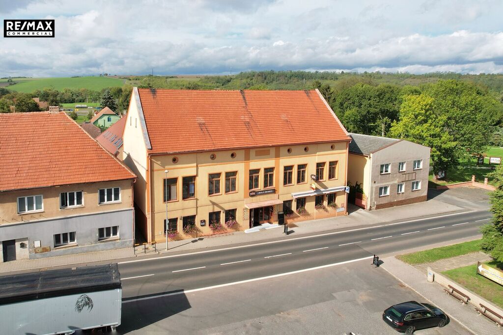 restaurace z náměstí