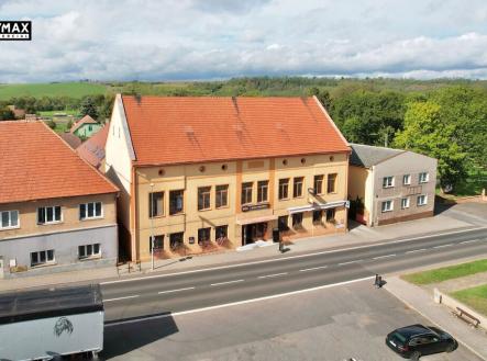 restaurace z náměstí | Prodej - hotel, 1 360 m²