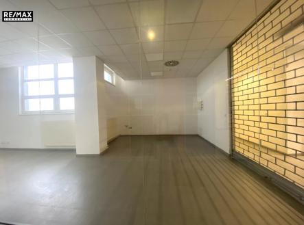z-boku-1-upraveno.jpg | Pronájem - obchodní prostor, 37 m²
