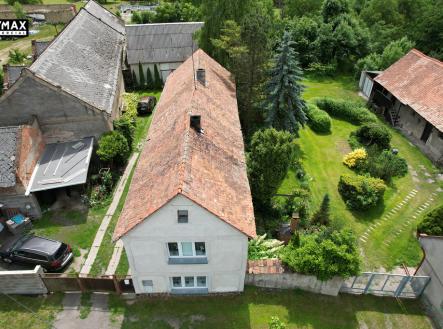 pohled na dům z ptačí perspektivy | Prodej - dům/vila, 174 m²