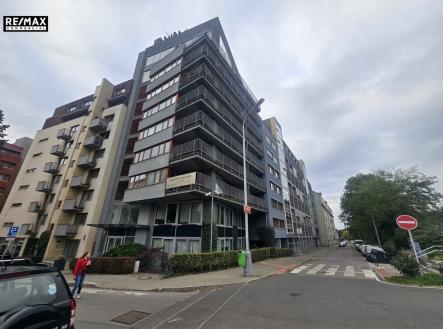 pohled na dům | Prodej bytu, 2+kk, 55 m²