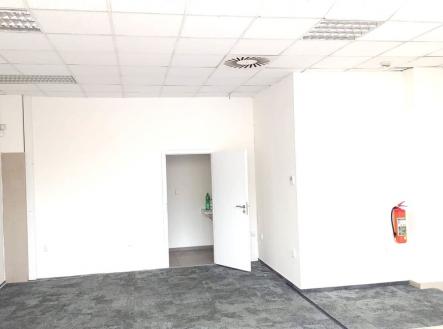 prostor-se-zazemim.jpg | Pronájem - obchodní prostor, 55 m²