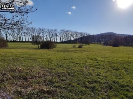 pohled na pozemek | Prodej - pozemek pro bydlení, 2 240 m²