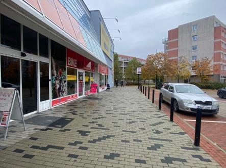 chodnik.jpg | Pronájem - obchodní prostor, 301 m²