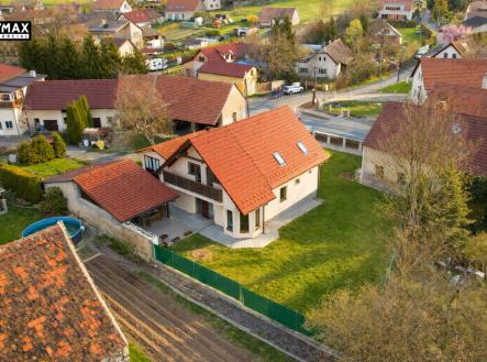 letecky-pohled-zahrada.png | Prodej - dům/vila, 190 m²