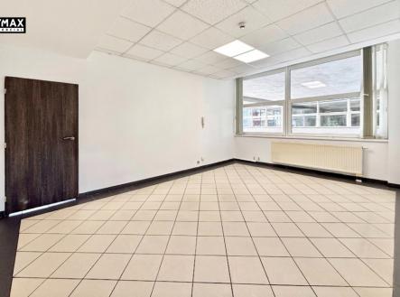 1. kancelář | Prodej - obchodní prostor, 106 m²