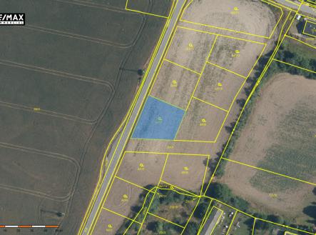 pohled na parcelu | Prodej - pozemek pro bydlení, 871 m²
