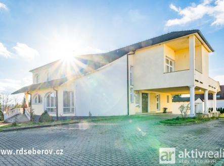 7IV05069 | Prodej - dům/vila, 1 093 m²