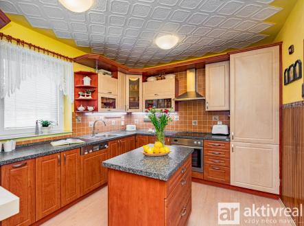 13 | Prodej - dům/vila, 143 m²