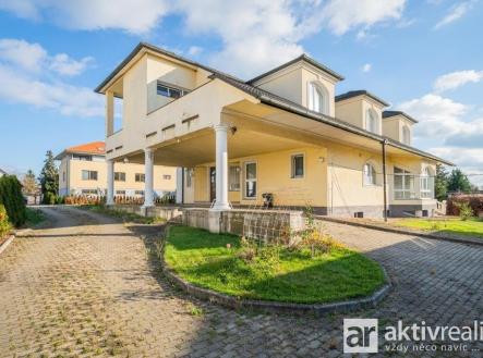 7IV05081 | Prodej - pozemek pro komerční výstavbu, 2 233 m²