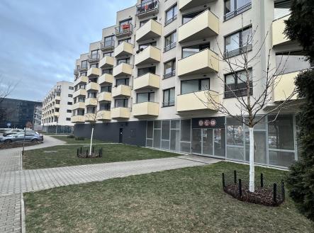 pronajem-venkovniho-parkovaciho-mista-pred-domem-v-ul-mezi-vodami-praha-modrany-05be07 | Pronájem - malý objekt/garáž