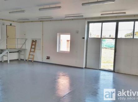 Sklad 6 dole menší část | Pronájem - komerční objekt, sklad, 316 m²