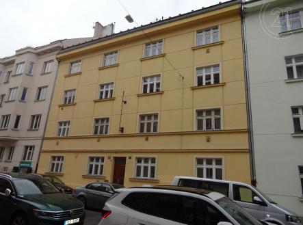 pohled na dům z ulice | Prodej bytu, 3+kk, 82 m²