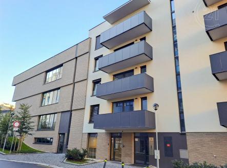 pohled na dům | Pronájem bytu, 1+kk, 47 m²