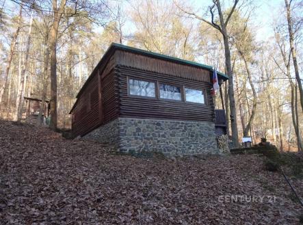 pohled na chatu zdola | Prodej - chata/rekreační objekt, 46 m²