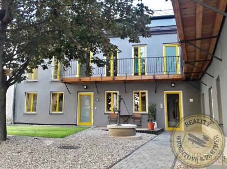 5-dvur.jpg | Prodej bytu, 2+kk, 39 m²