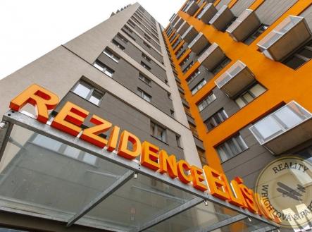 fasad.jpg | Pronájem - malý objekt/garáž