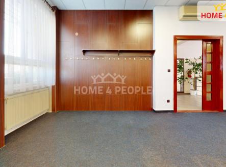 4 | Prodej - obchodní prostor, 30 m²