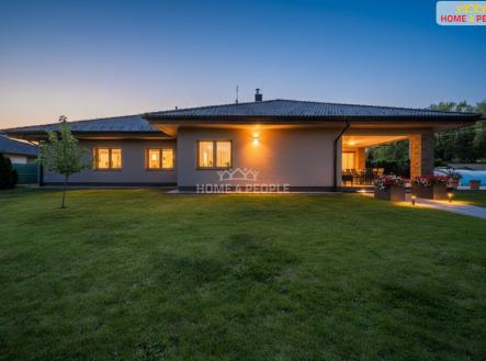 4 | Prodej - dům/vila, 230 m²