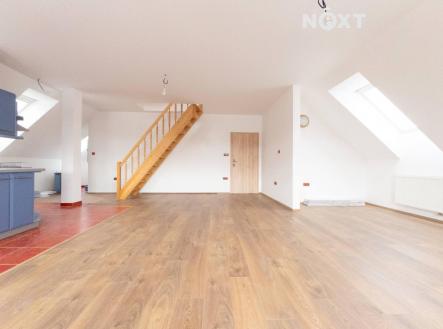 Pronájem bytu, atypický, 80 m²