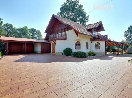 Pronájem - dům/vila, 250 m²