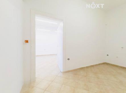 Pronájem - komerční objekt, obchodní centrum, 200 m²